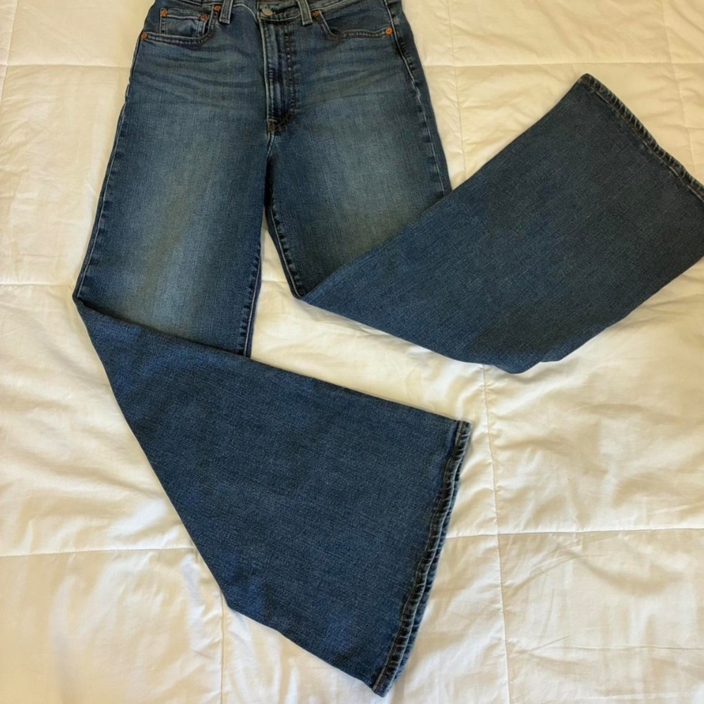 Levi's Ribcage Bell Jeans